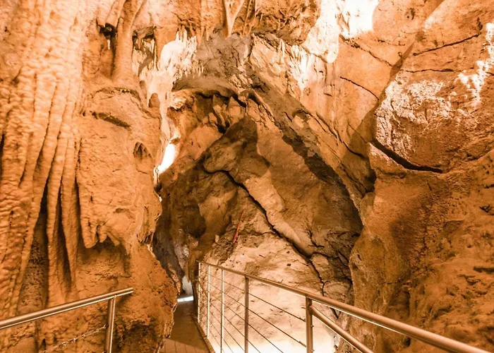 Under The Castle * Dob