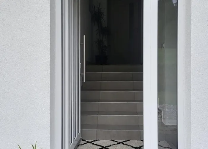 Under The Castle * Dob